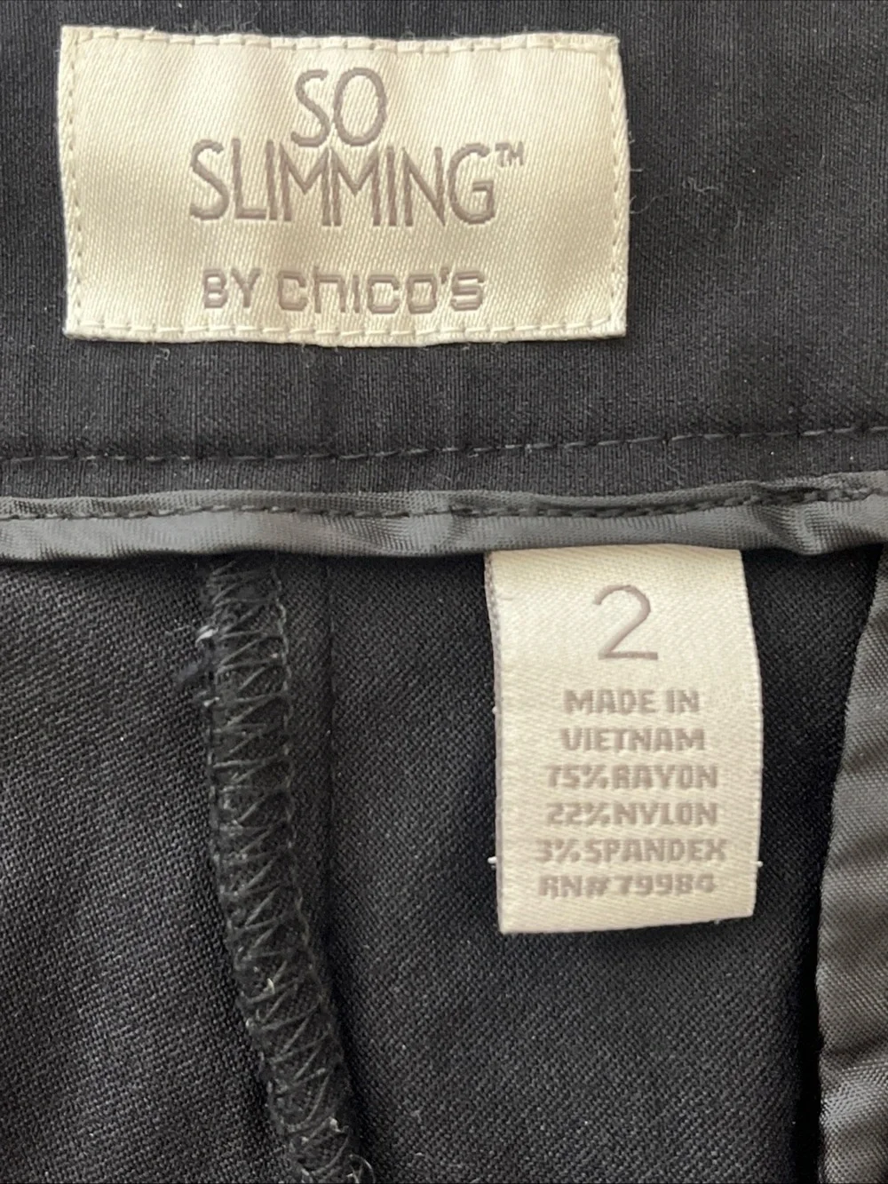 Women So Slimming By Chico’s Black Stretch Bermuda Short Size 2 Large